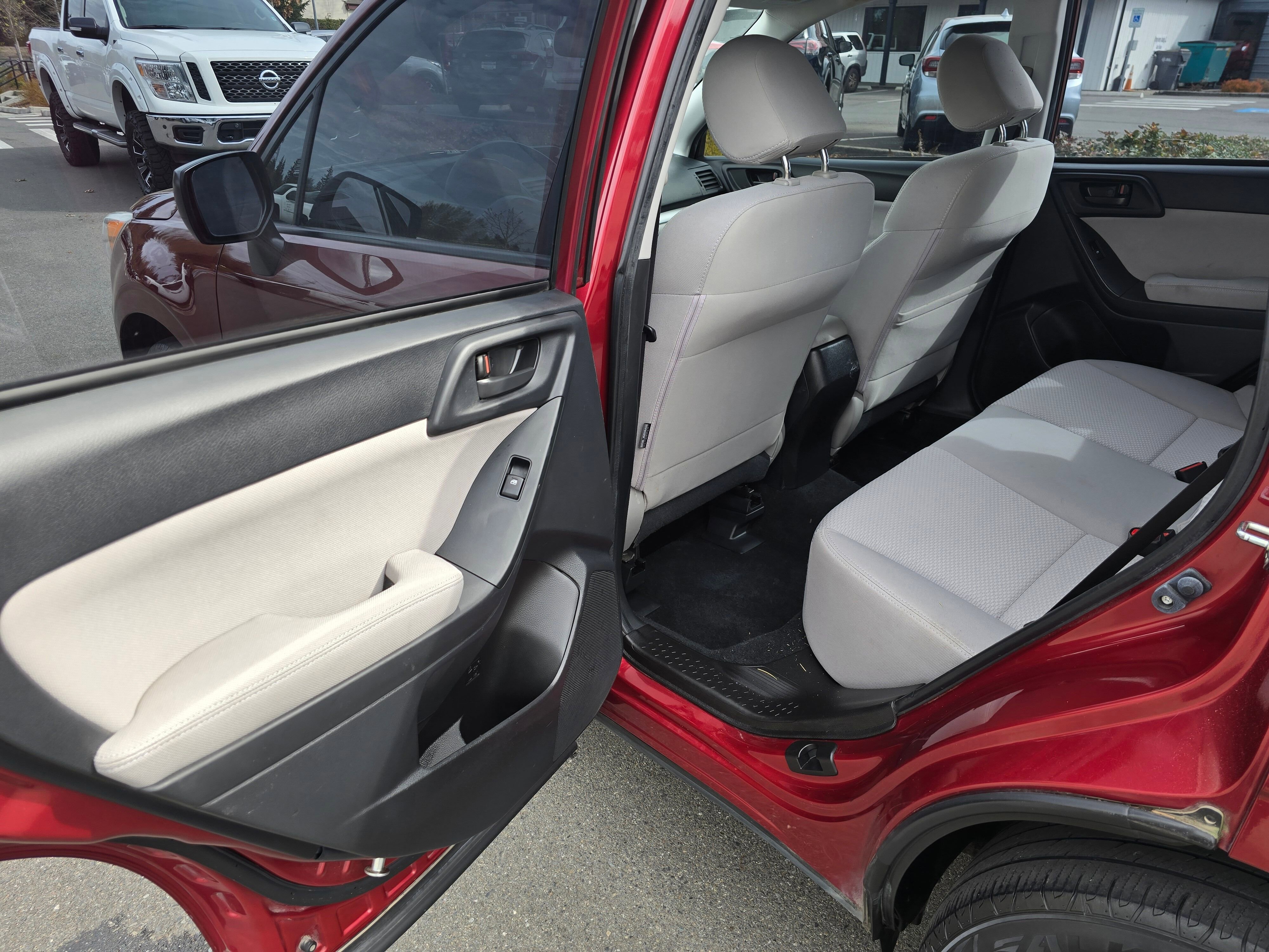 Used 2015 Subaru Forester 2.5i w/ Alloy Wheel Package image 27