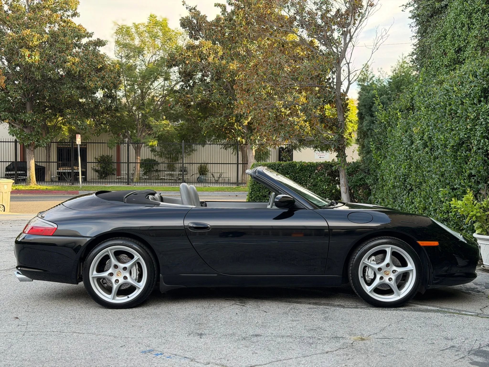 Used 2003 Porsche 911 Carrera 4 image 6