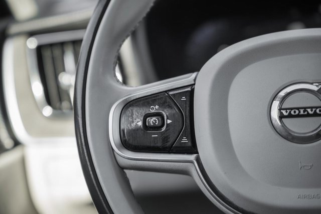 Used 2023 Volvo XC60 B6 Ultimate w/ Protection Package Premier image 28