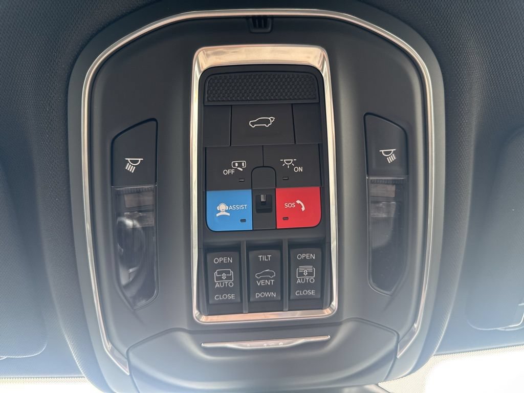 New 2026 Jeep Grand Cherokee Limited w/ Limited Altitude Package AWD/4WD image 35