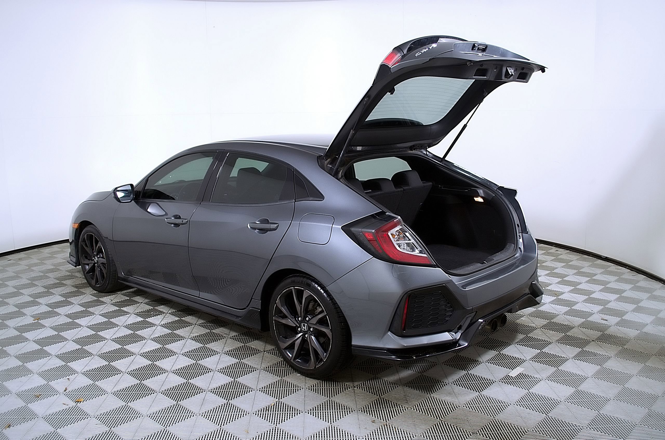 Used 2018 Honda Civic Sport image 11
