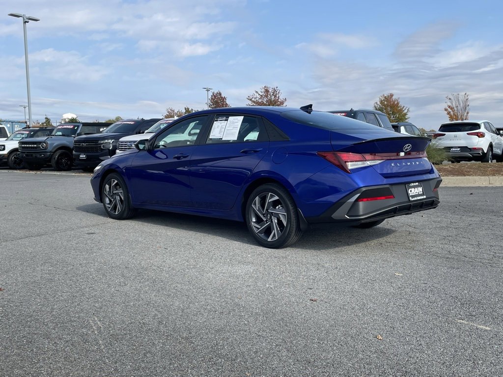 Used 2025 Hyundai Elantra Sport image 5