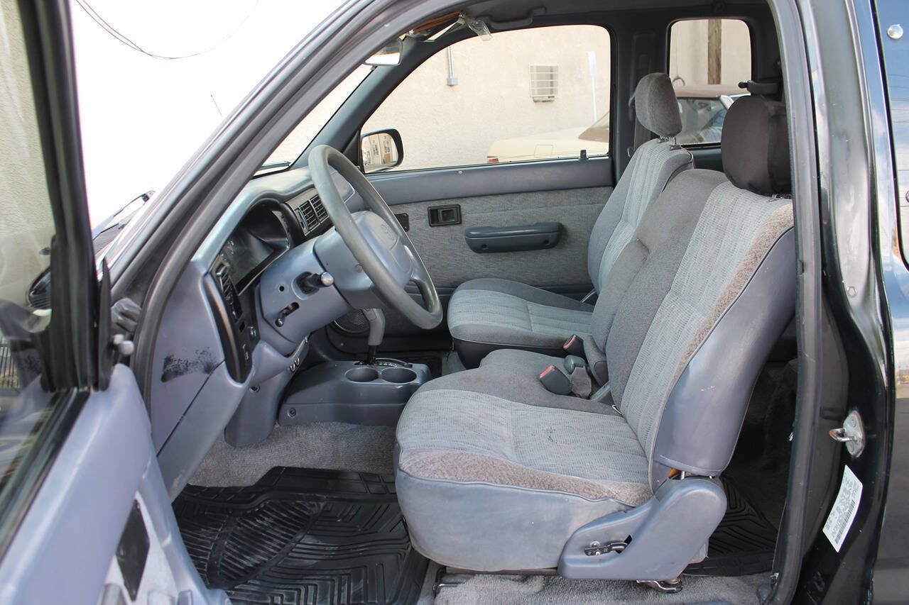 Used 2000 Toyota Tacoma PreRunner w/ Value Pkg RWD image 22