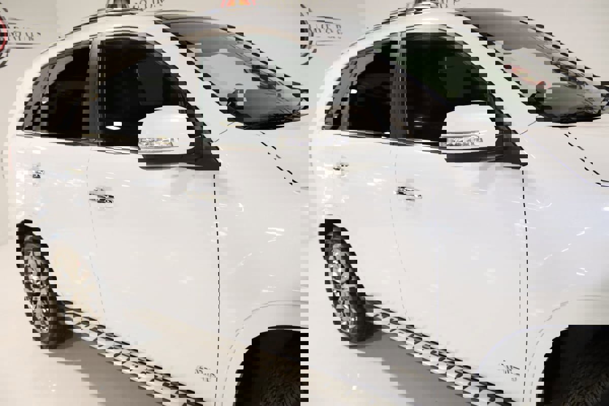 Used 2014 Kia Sorento SX w/ 3rd Row Package image 8