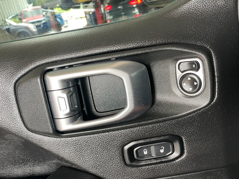 Used 2020 Jeep Gladiator Overland AWD/4WD image 21