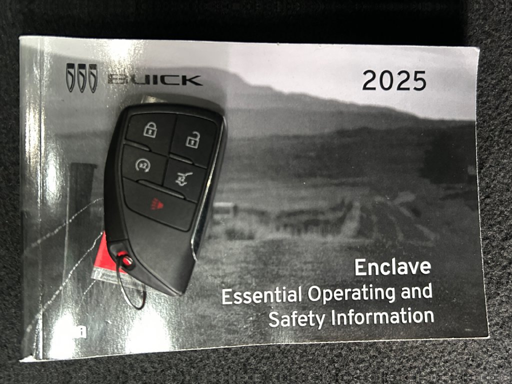 Used 2025 Buick Enclave Preferred AWD/4WD image 26