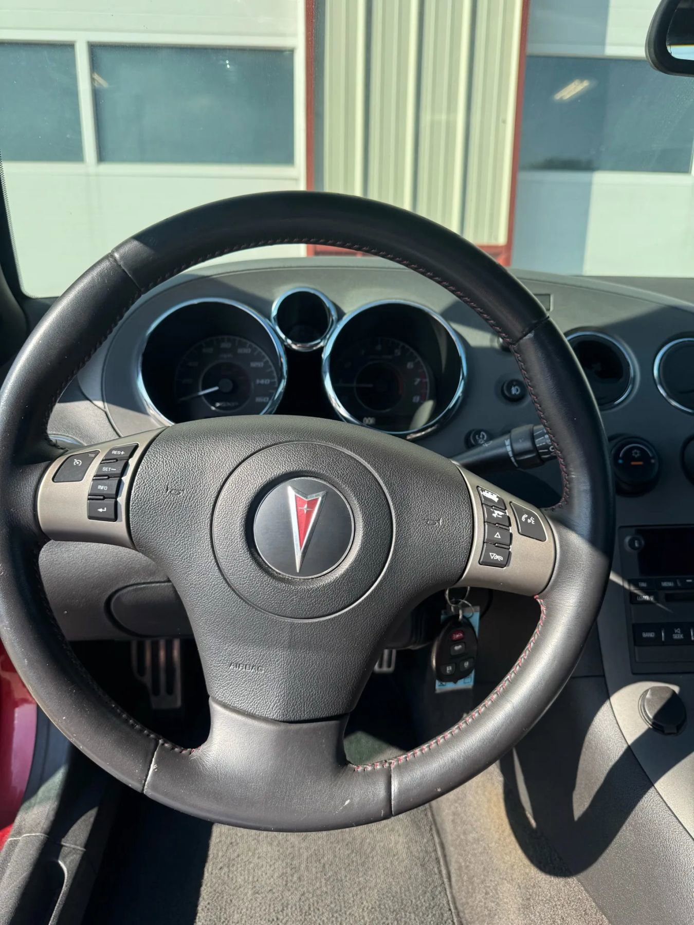 Used 2009 Pontiac Solstice GXP w/ Premium Package image 6