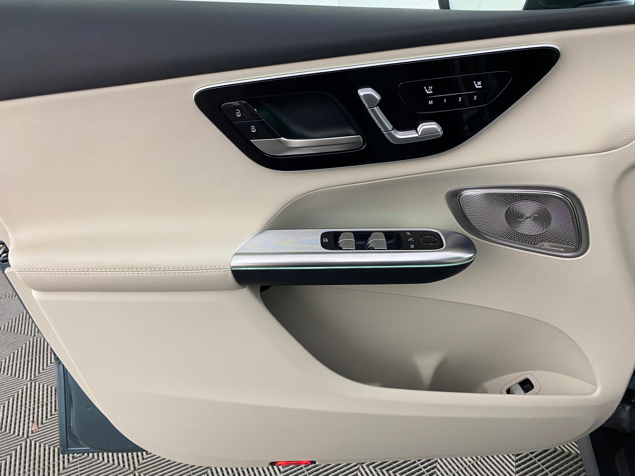 Used 2026 Mercedes-Benz GLC 300 4MATIC image 11