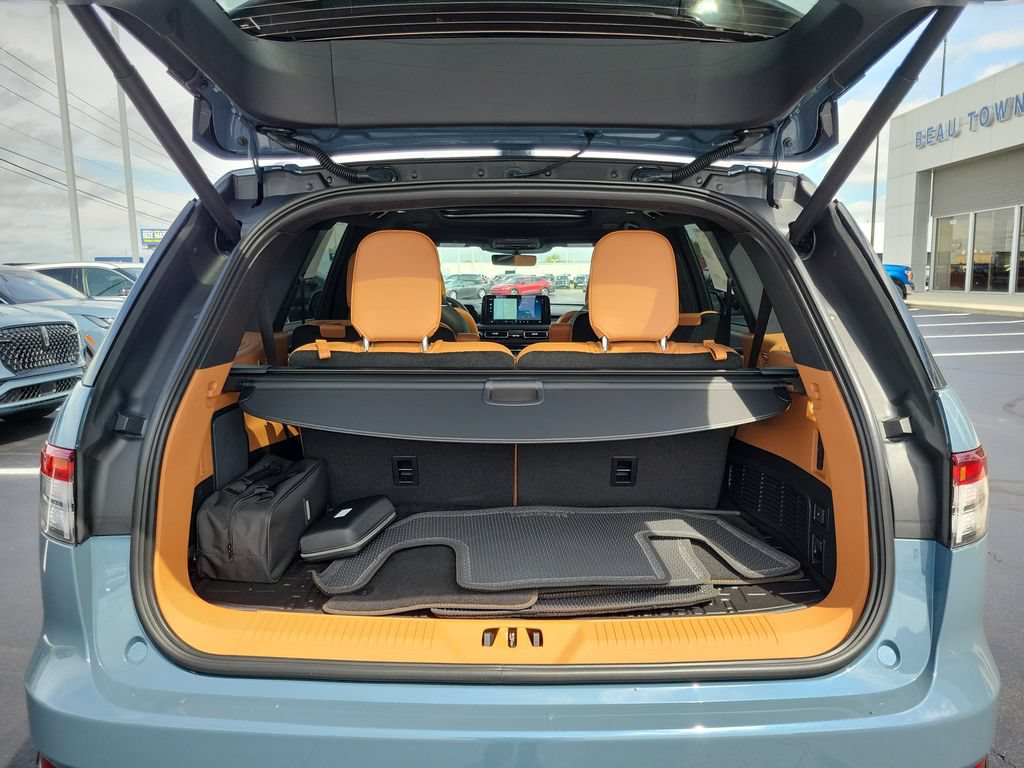 New 2026 Lincoln Aviator Black Label w/ Jet Appearance Package AWD/4WD image 10