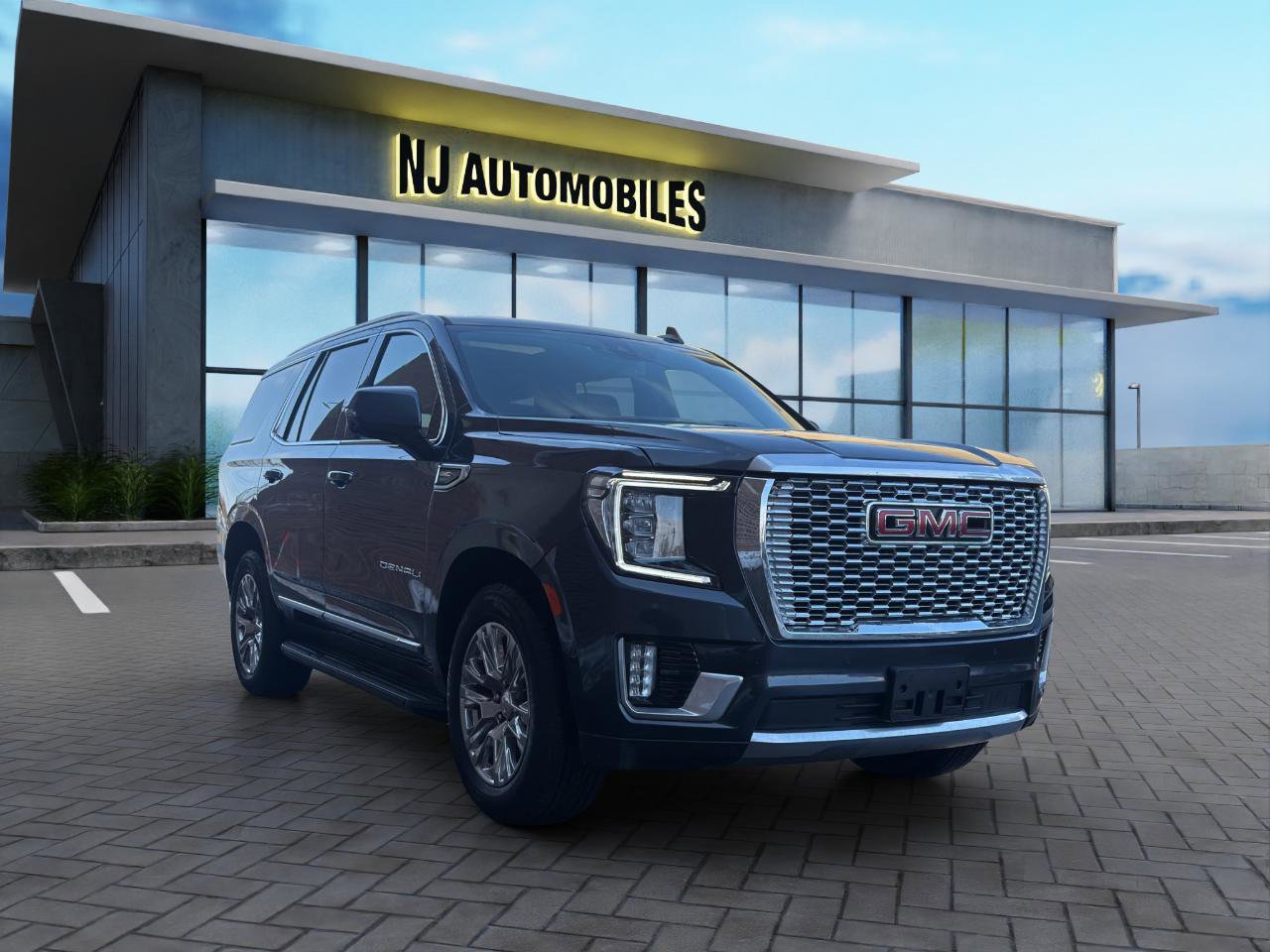 Used 2021 GMC Yukon Denali image 2