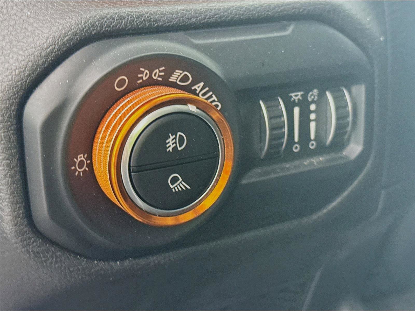 Used 2020 Jeep Gladiator Overland AWD/4WD image 4