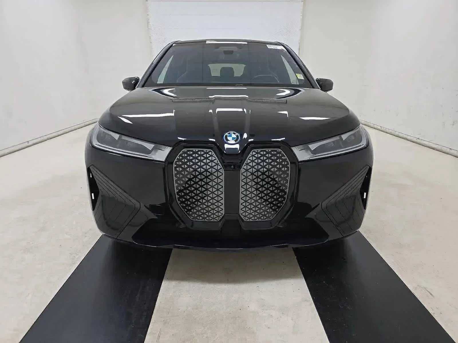 Used 2024 BMW iX xDrive50 w/ Premium Package AWD/4WD image 2
