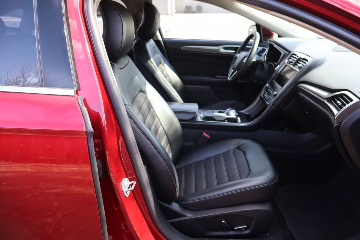 Used 2017 Ford Fusion SE w/ Equipment Group 201A FWD image 22