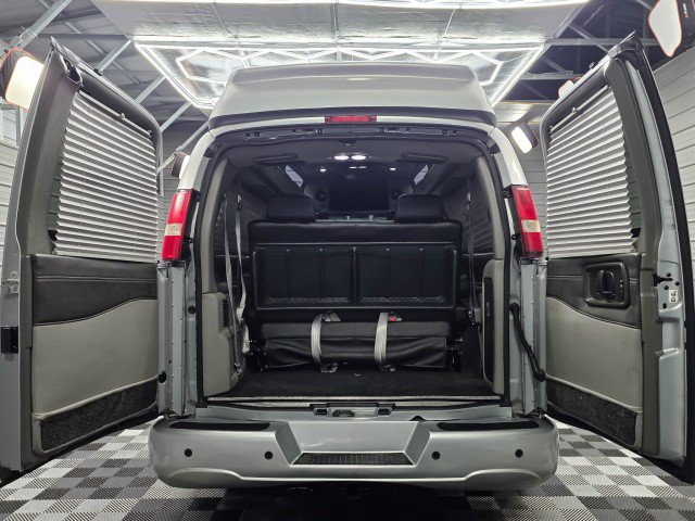 Used 2018 GMC Savana 2500 Extended w/ Enhanced Convenience Package RWD image 11