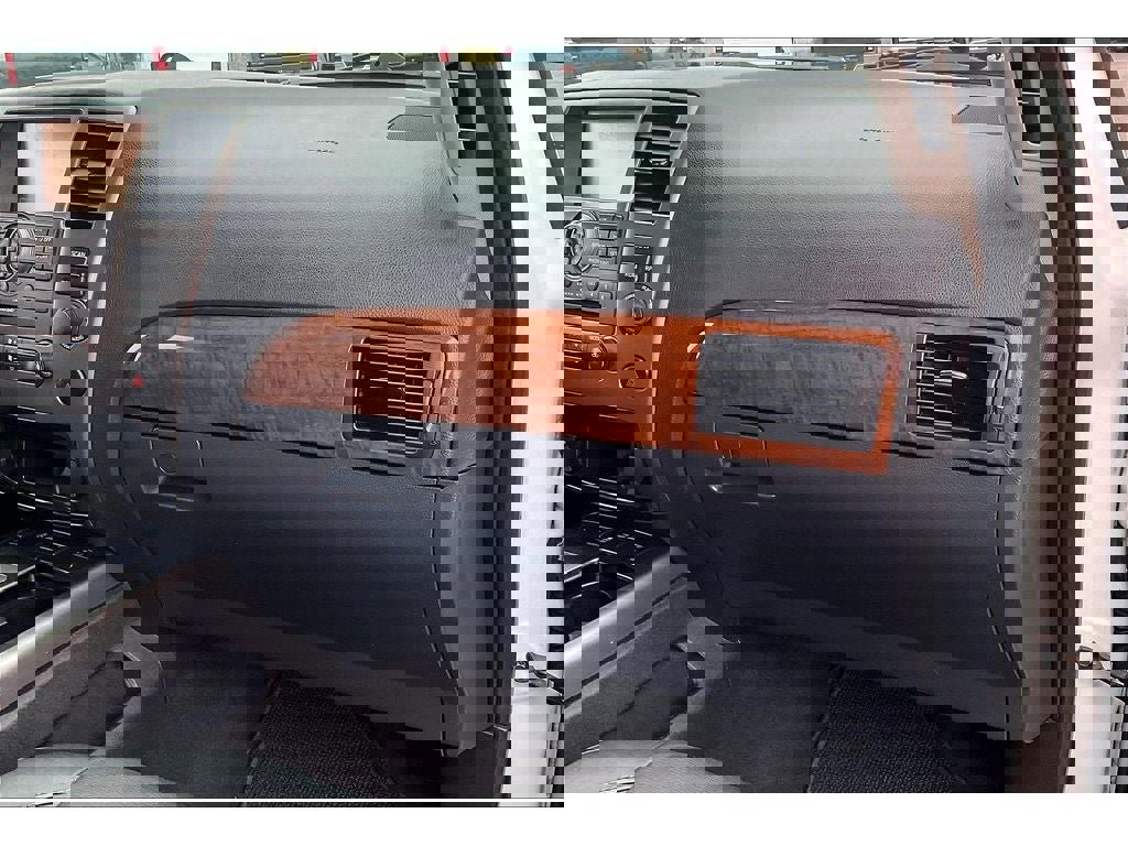 Used 2015 Nissan Armada Platinum w/ 2nd Row Captain Seat Package image 17