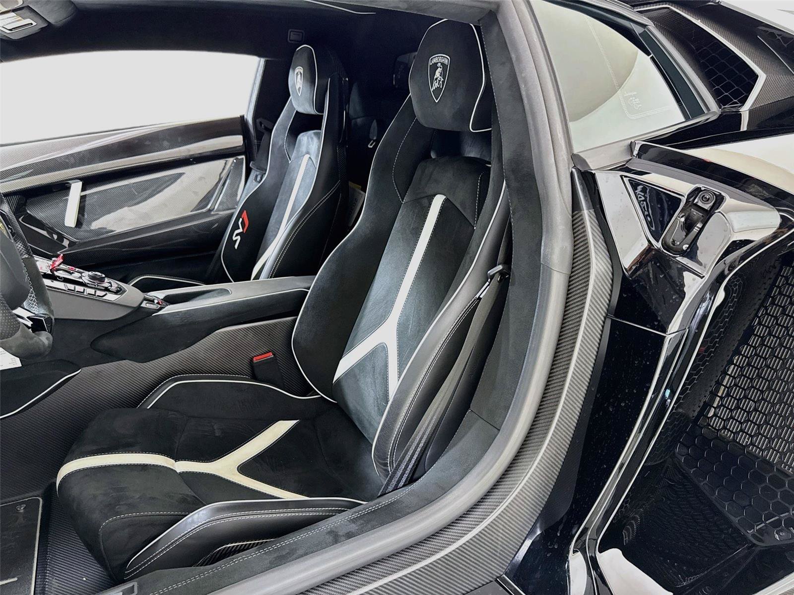 Used 2020 Lamborghini Aventador SVJ AWD/4WD image 14