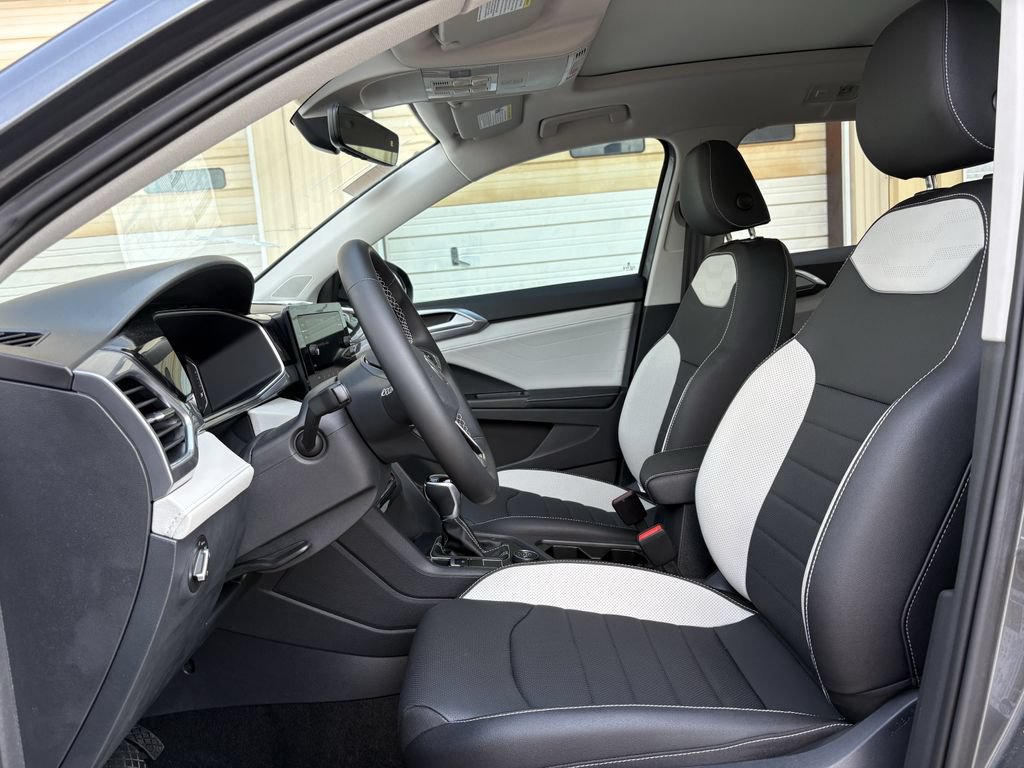 Used 2025 Volkswagen Taos SEL AWD/4WD image 12