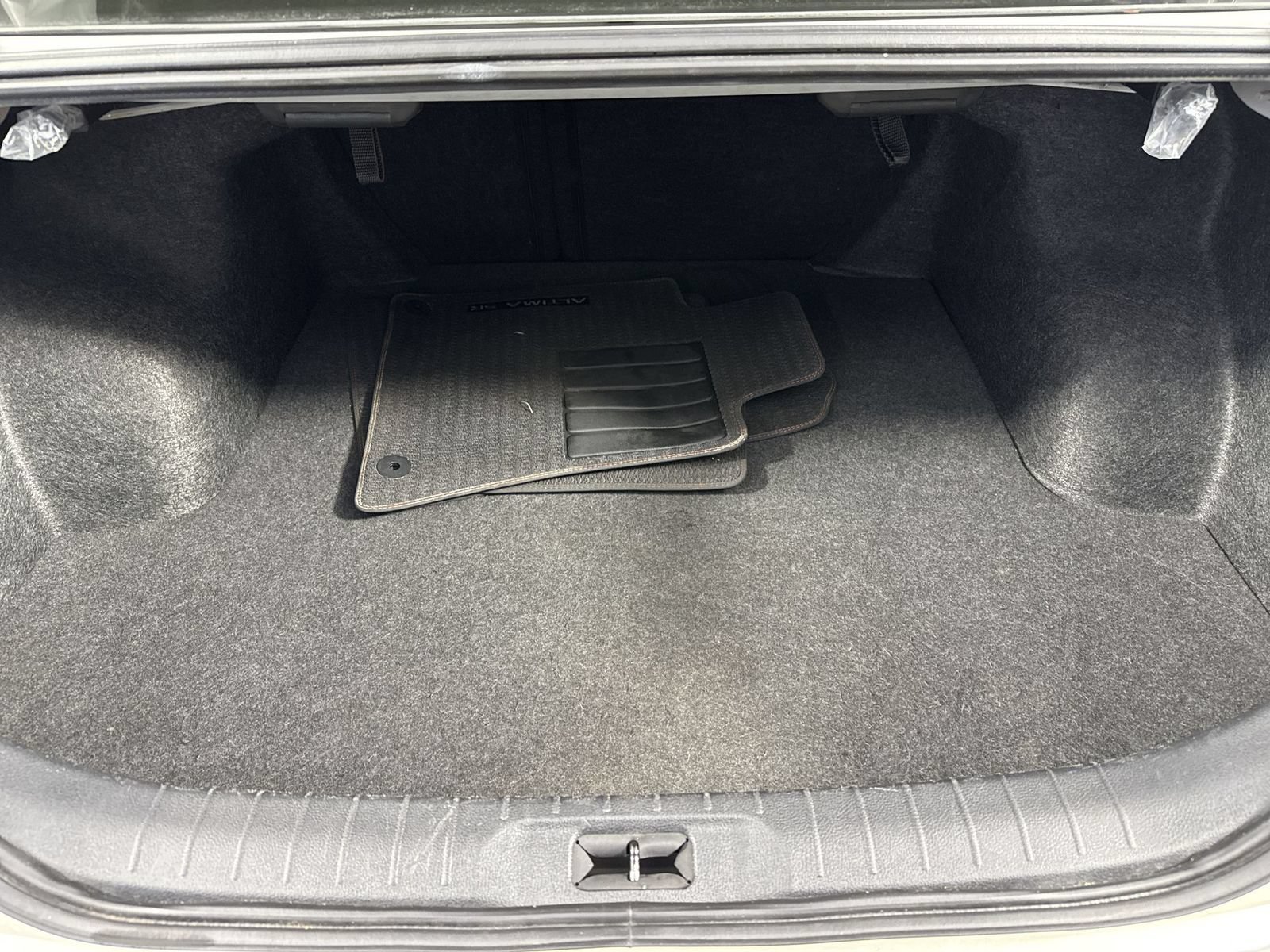 Used 2024 Nissan Altima 2.5 SR FWD image 32