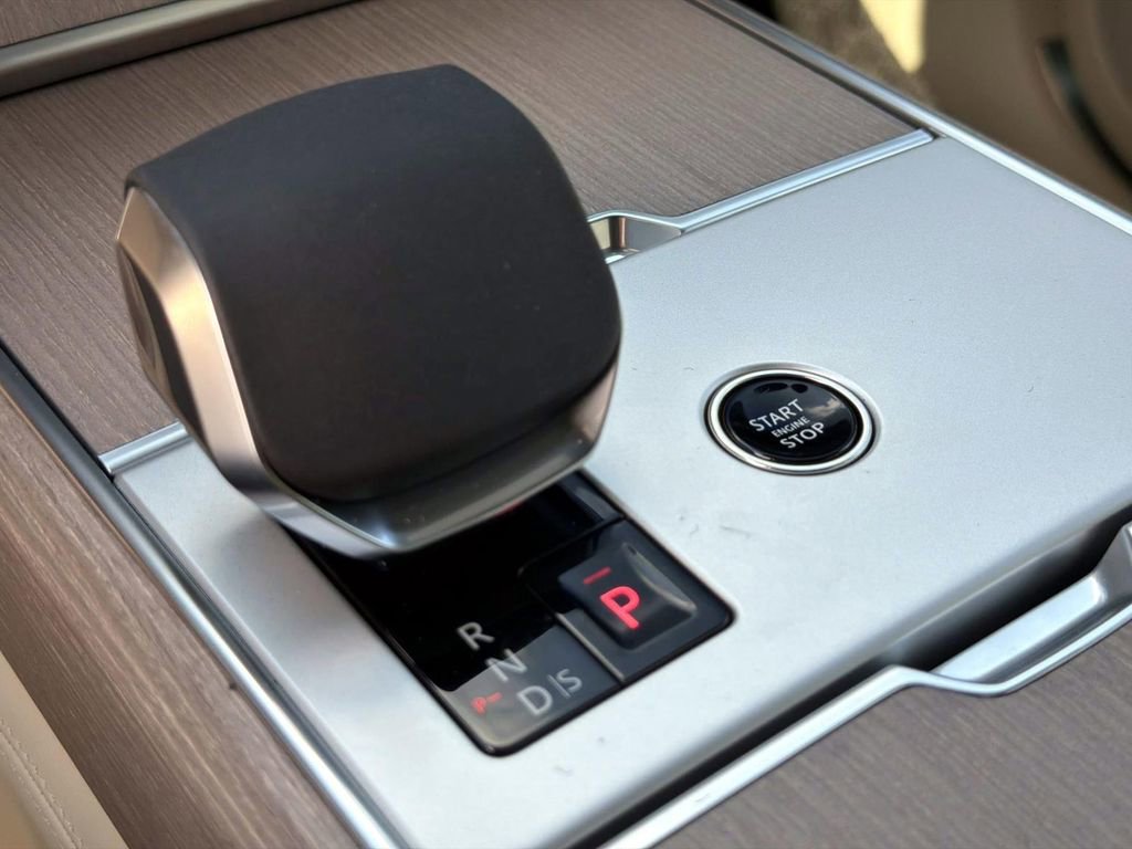 New 2026 Land Rover Range Rover SE image 25