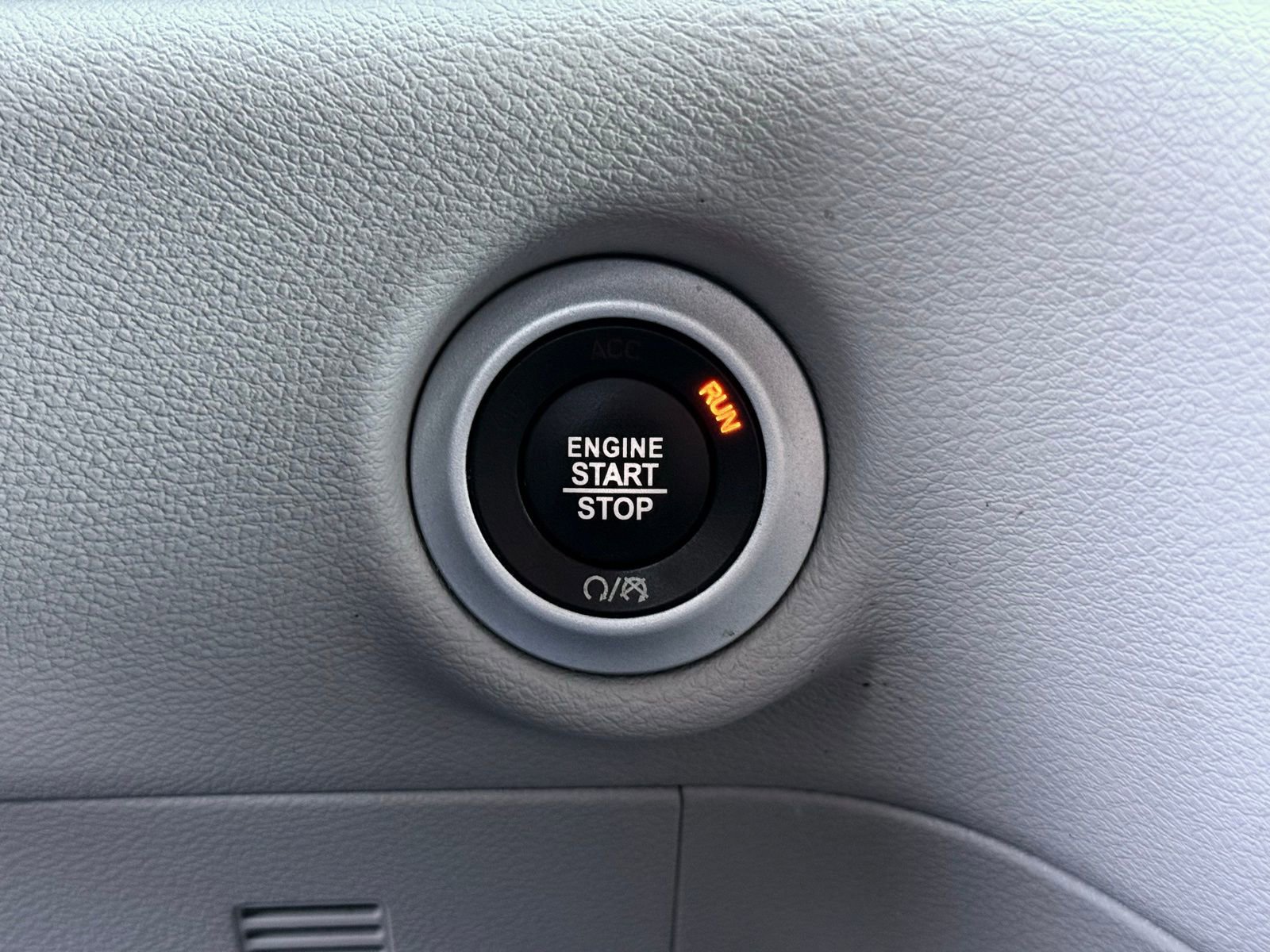 Used 2018 Chrysler Pacifica Touring-L image 36