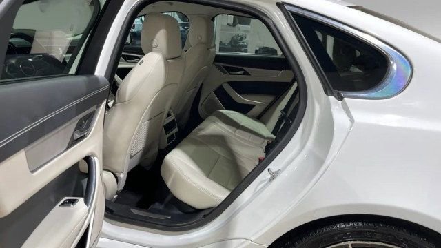 Used 2022 Jaguar XF R-Dynamic SE image 10