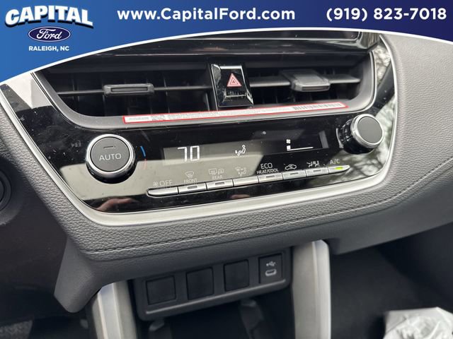 Used 2025 Toyota Corolla Cross SE w/ Moonroof Package image 29