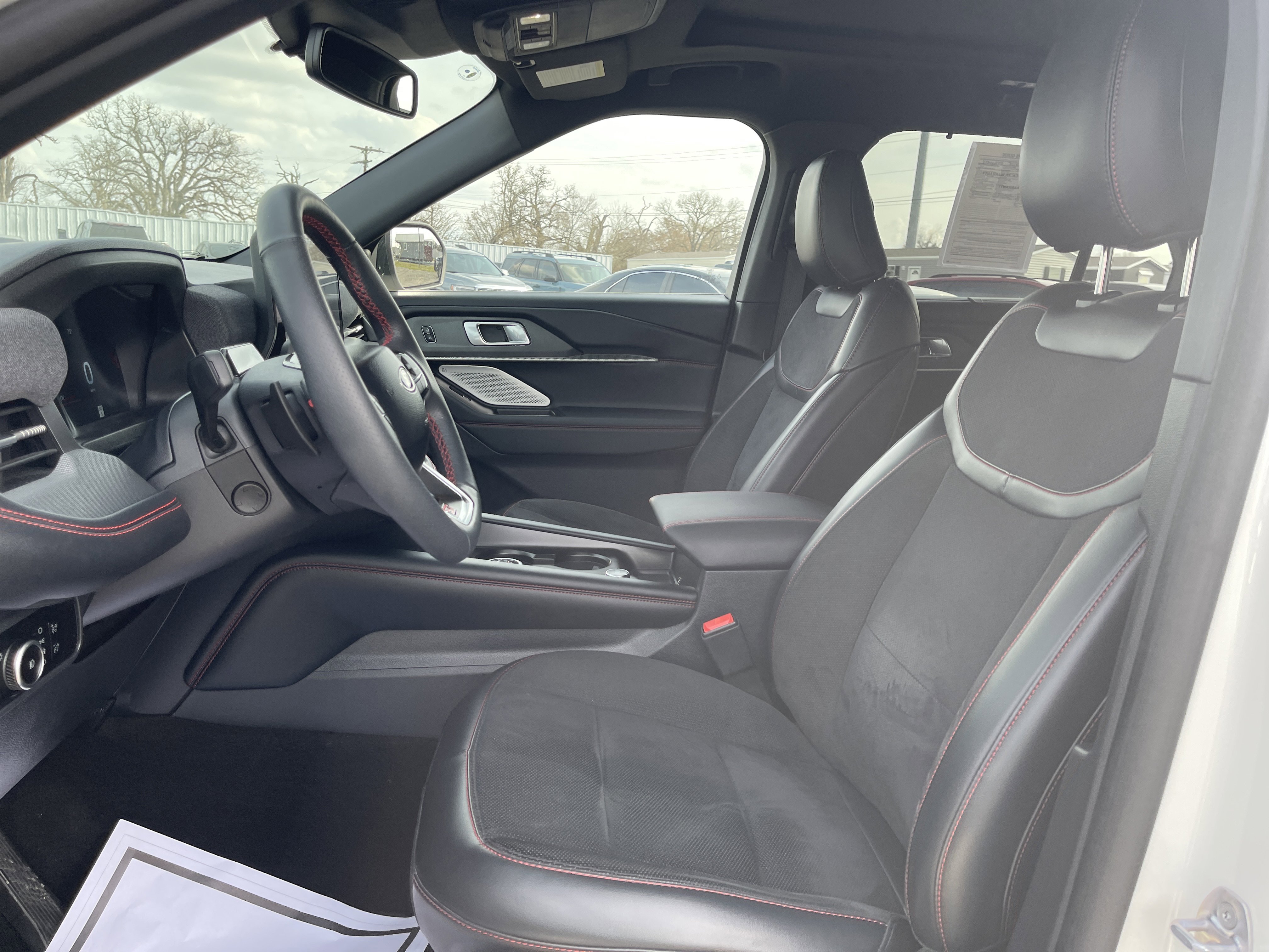 Used 2025 Ford Explorer ST image 38