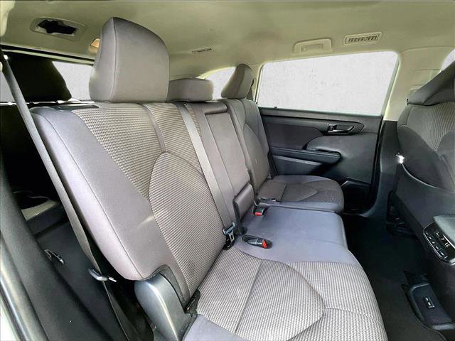 Used 2024 Toyota Highlander LE image 29