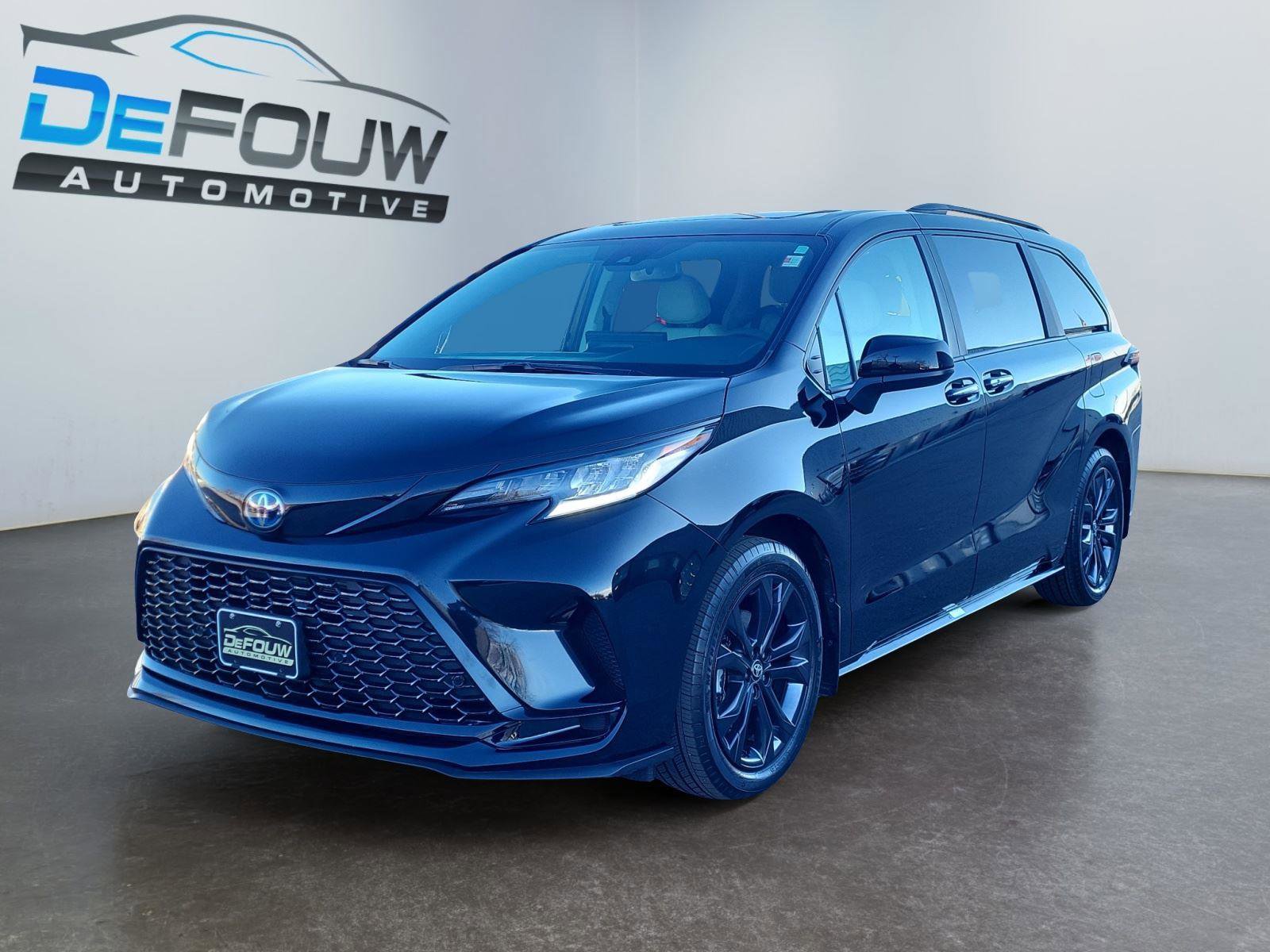 Used 2025 Toyota Sienna XSE image 7