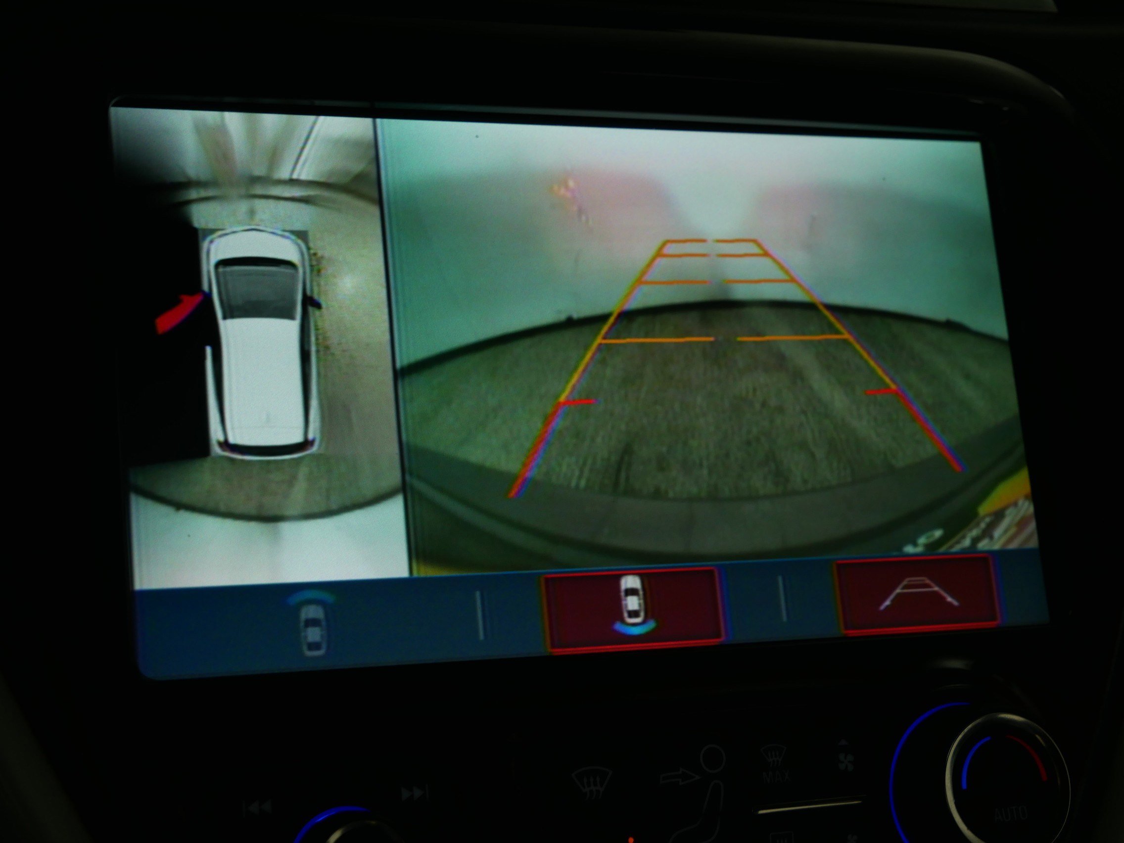 Used 2019 Chevrolet Bolt Premier w/ Infotainment Package image 33