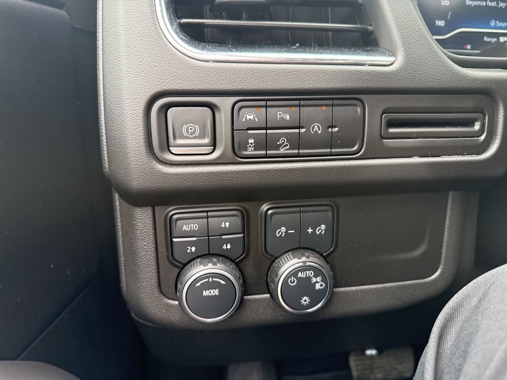 Used 2023 Chevrolet Tahoe Premier AWD/4WD image 12