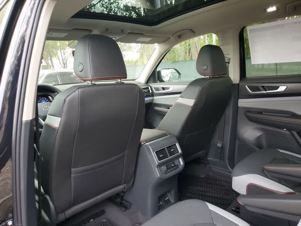 Certified 2024 Volkswagen Atlas Peak Edition SEL AWD/4WD image 28