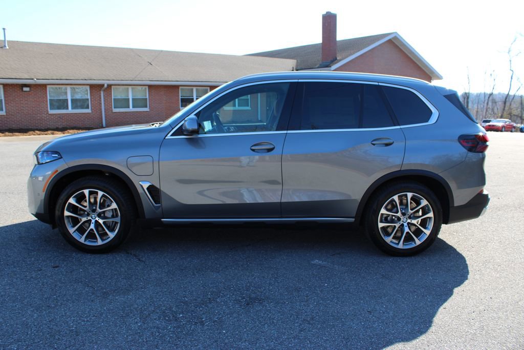 New 2026 BMW X5 xDrive50e w/ Climate Comfort Package image 5