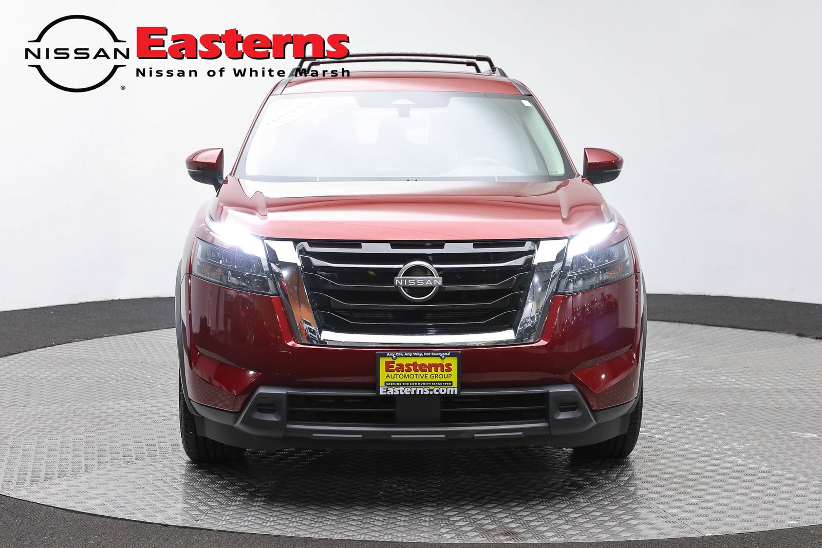 Used 2023 Nissan Pathfinder SV AWD/4WD image 2
