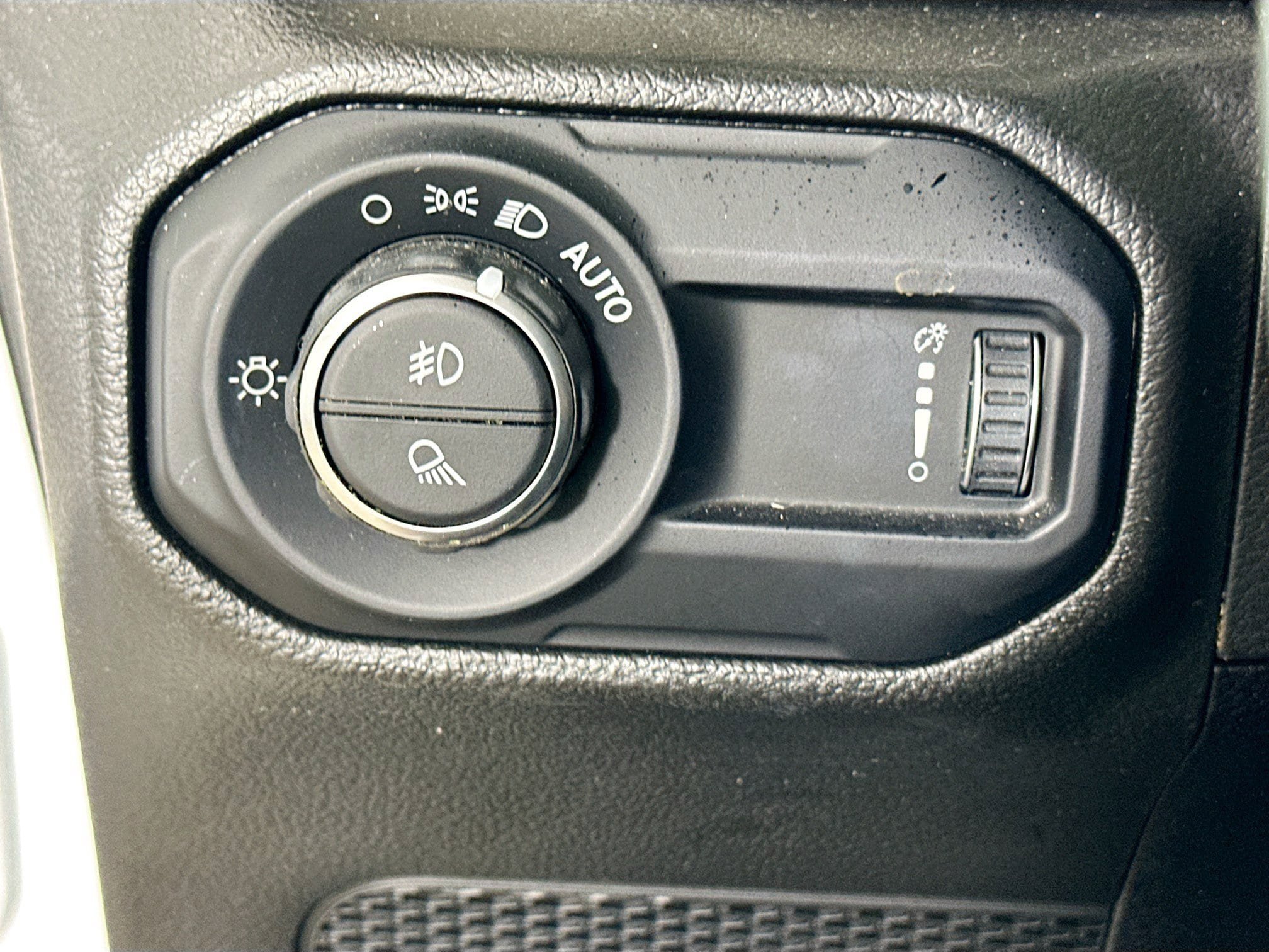 Used 2023 Jeep Gladiator Sport AWD/4WD image 10