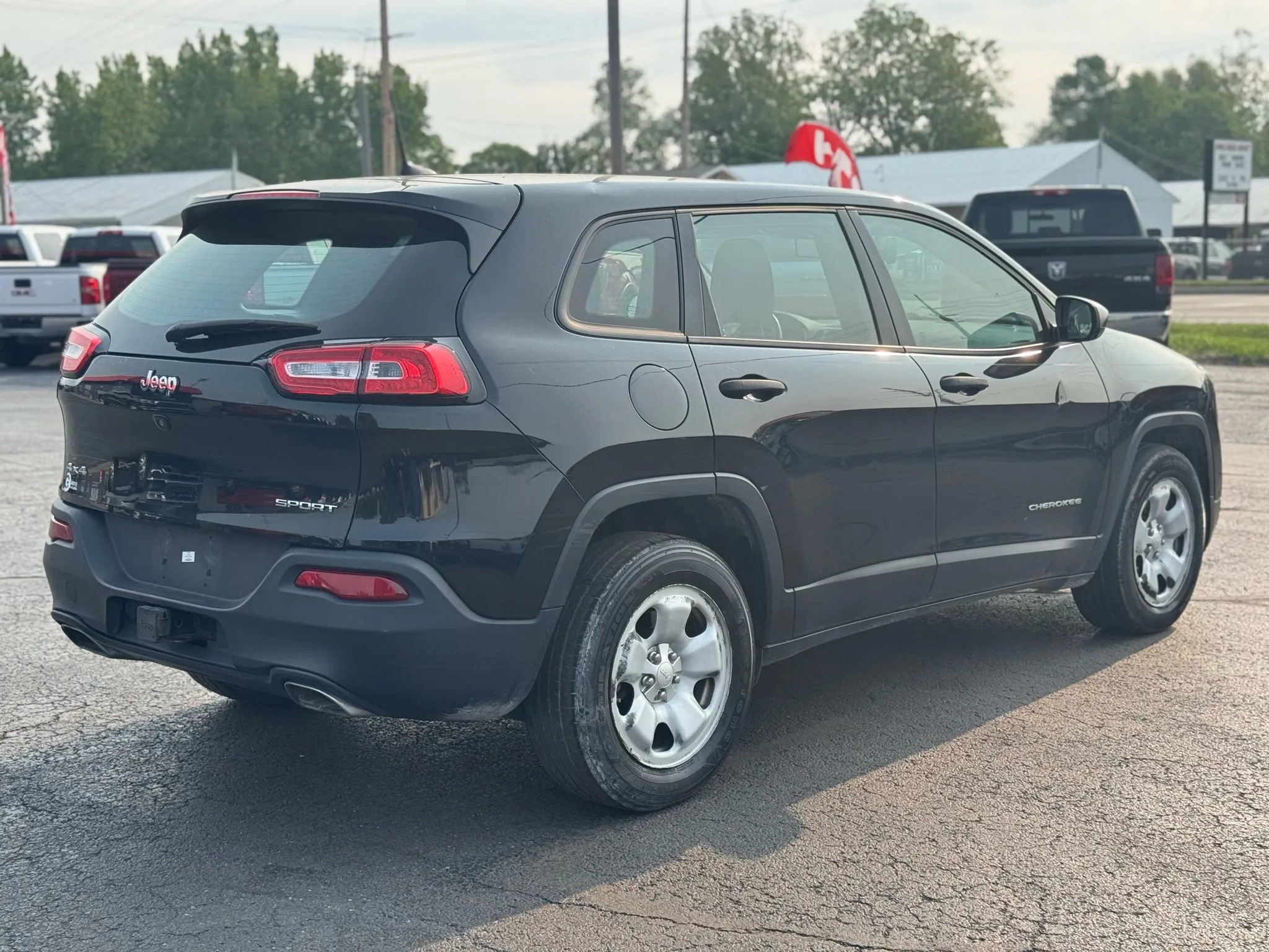 Used 2016 Jeep Cherokee Sport w/ Cold Weather Group image 5