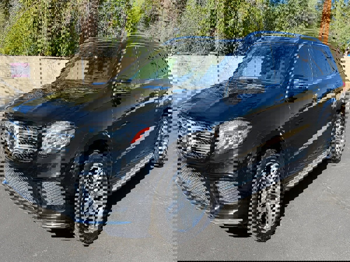 Used 2017 Mercedes-Benz GLS 550 4MATIC image 2