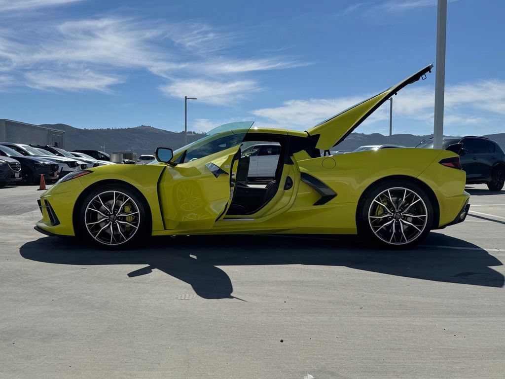 Used 2021 Chevrolet Corvette Stingray Coupe w/ Z51 Performance Package RWD image 28