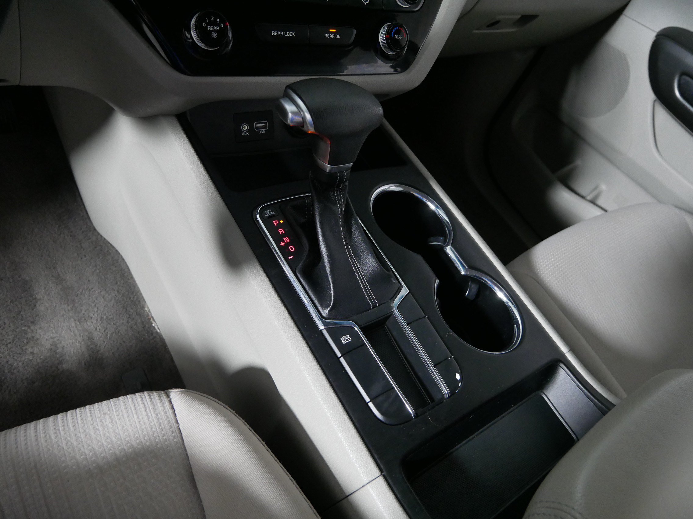 Used 2019 Kia Sedona LX FWD image 24