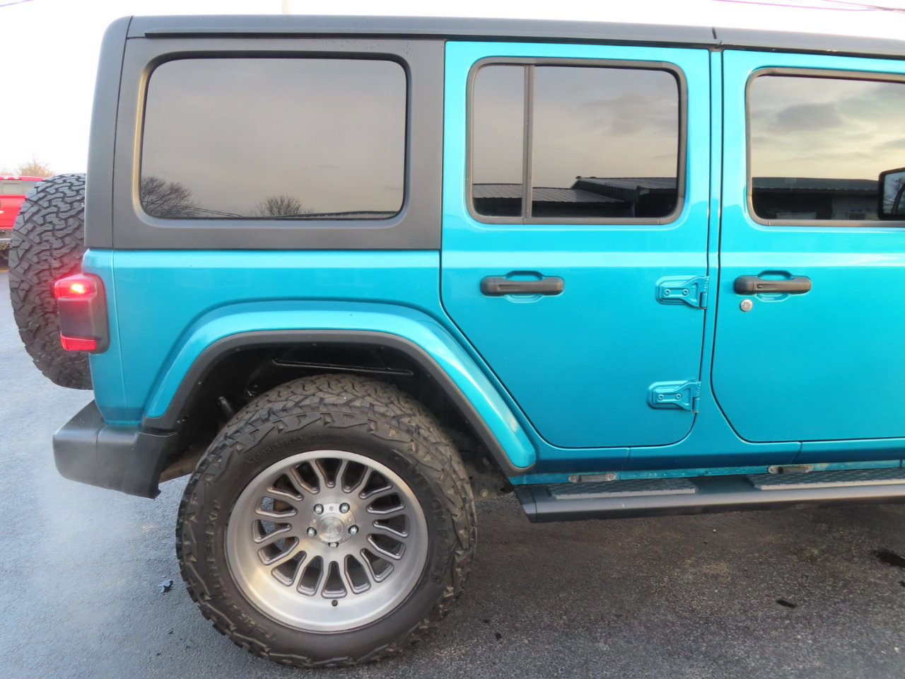 Used 2019 Jeep Wrangler Unlimited Sahara image 18