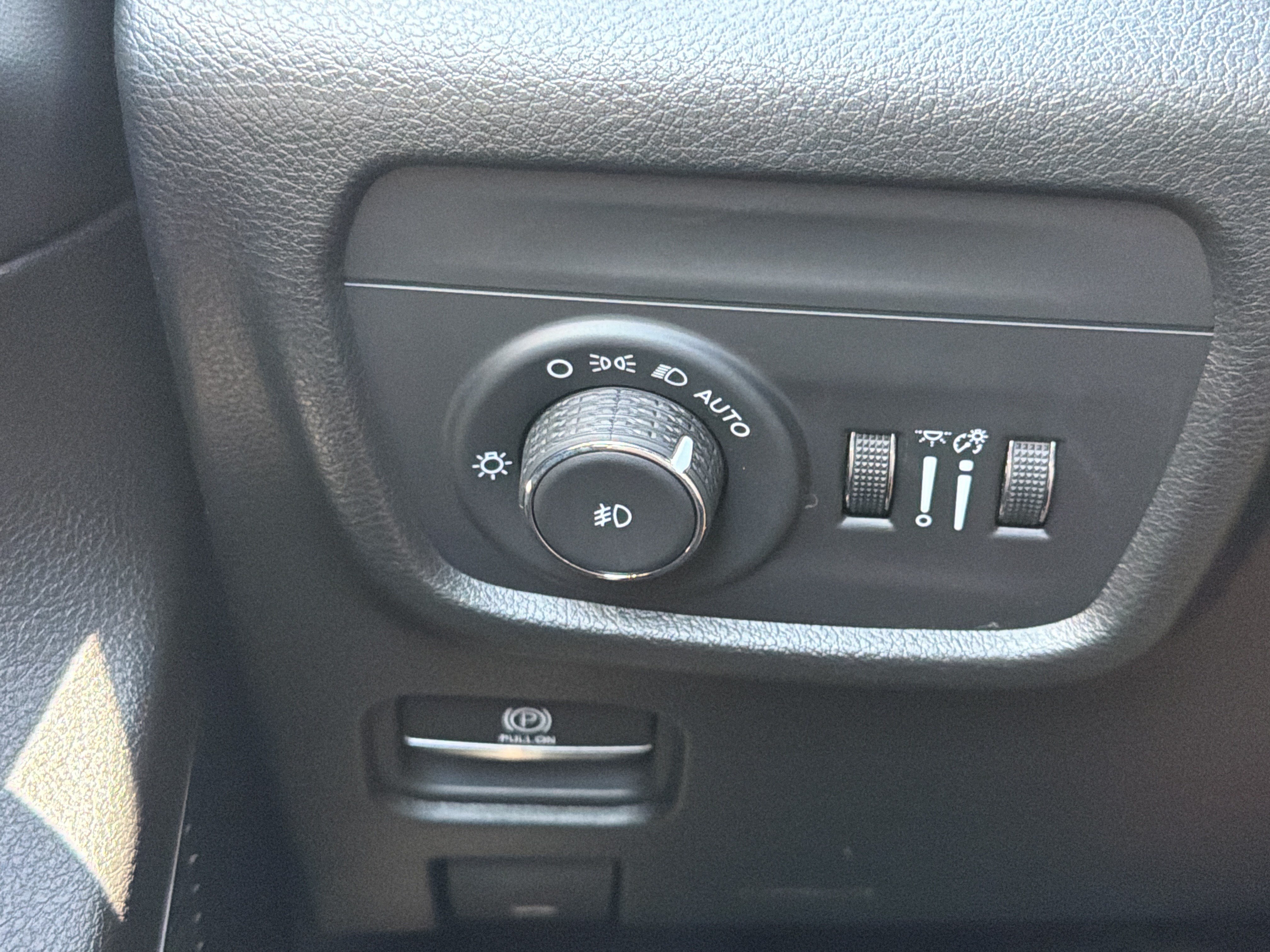 Used 2025 Jeep Grand Cherokee Limited w/ Luxury Tech Group II RWD image 31