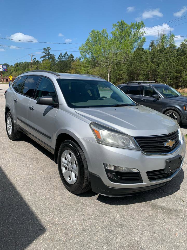 Used 2017 Chevrolet Traverse LS FWD image 3