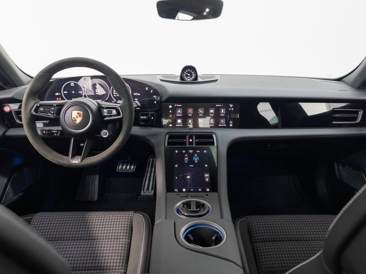 New 2025 Porsche Taycan 4S image 15