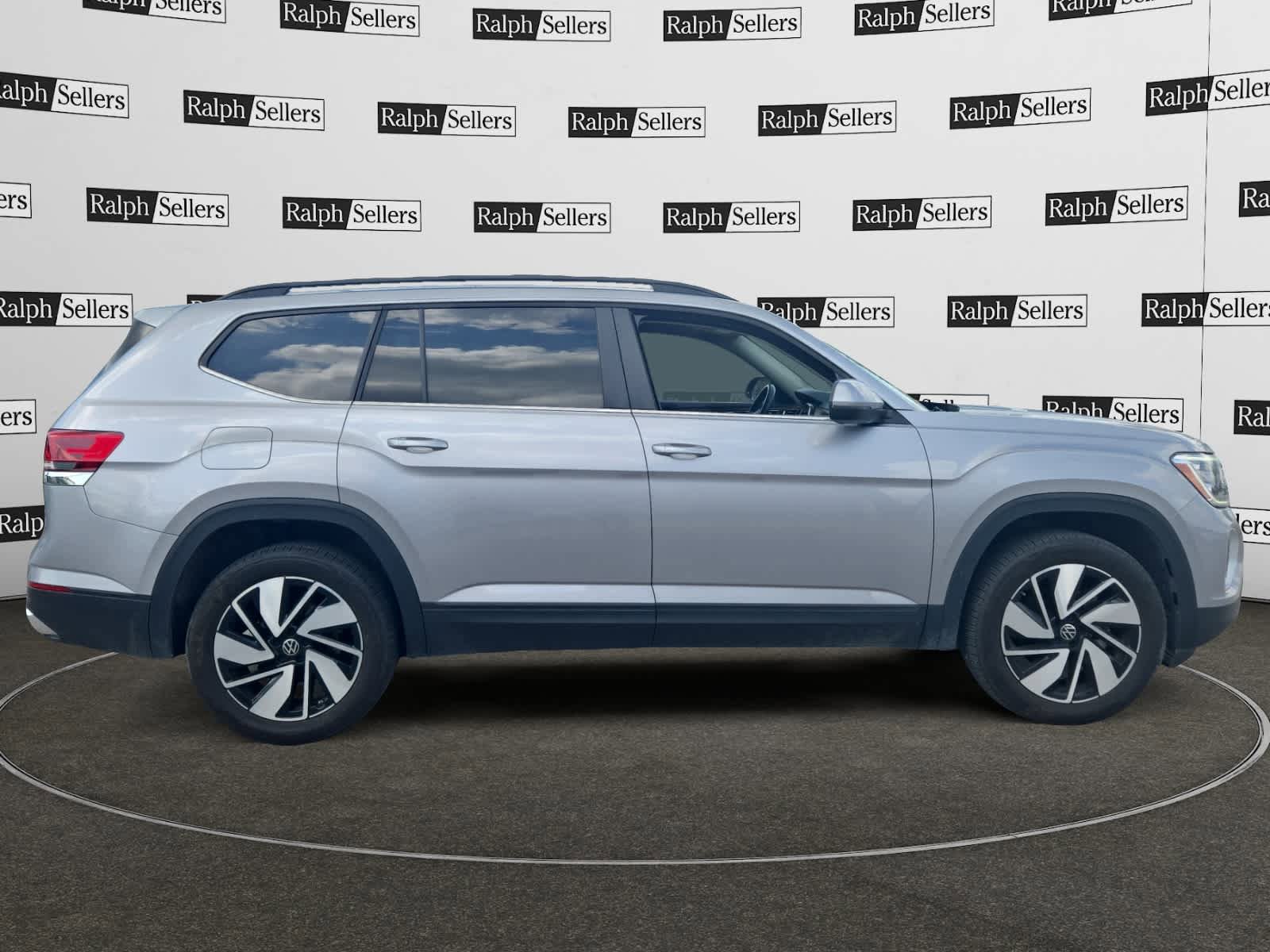 Used 2025 Volkswagen Atlas SE image 7