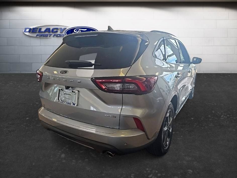 Used 2023 Ford Escape ST-Line w/ Tech Pack #1 AWD/4WD image 6