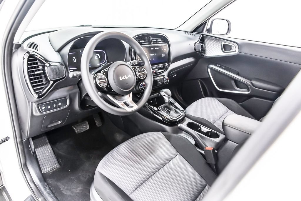 Used 2023 Kia Soul S FWD image 25