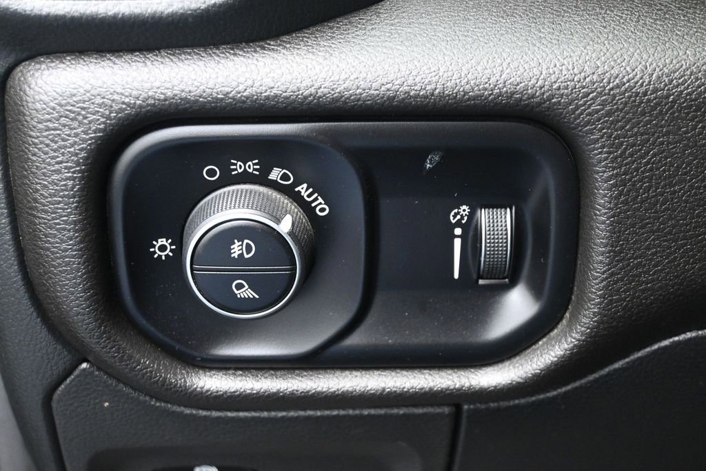 Used 2025 RAM 1500 Classic Warlock AWD/4WD image 15