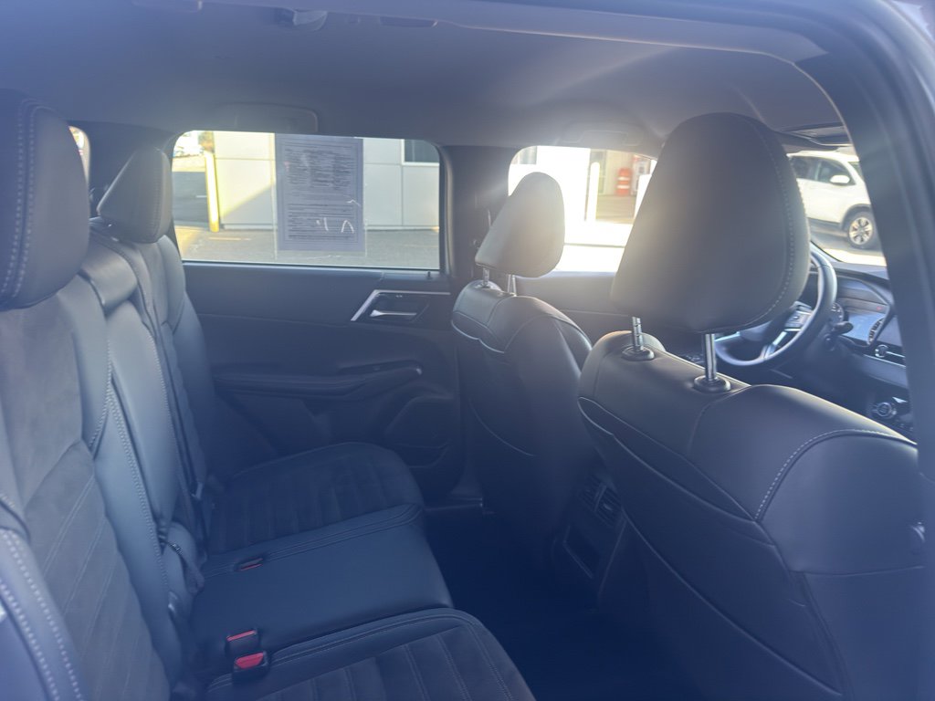 Used 2024 Mitsubishi Outlander SE image 15