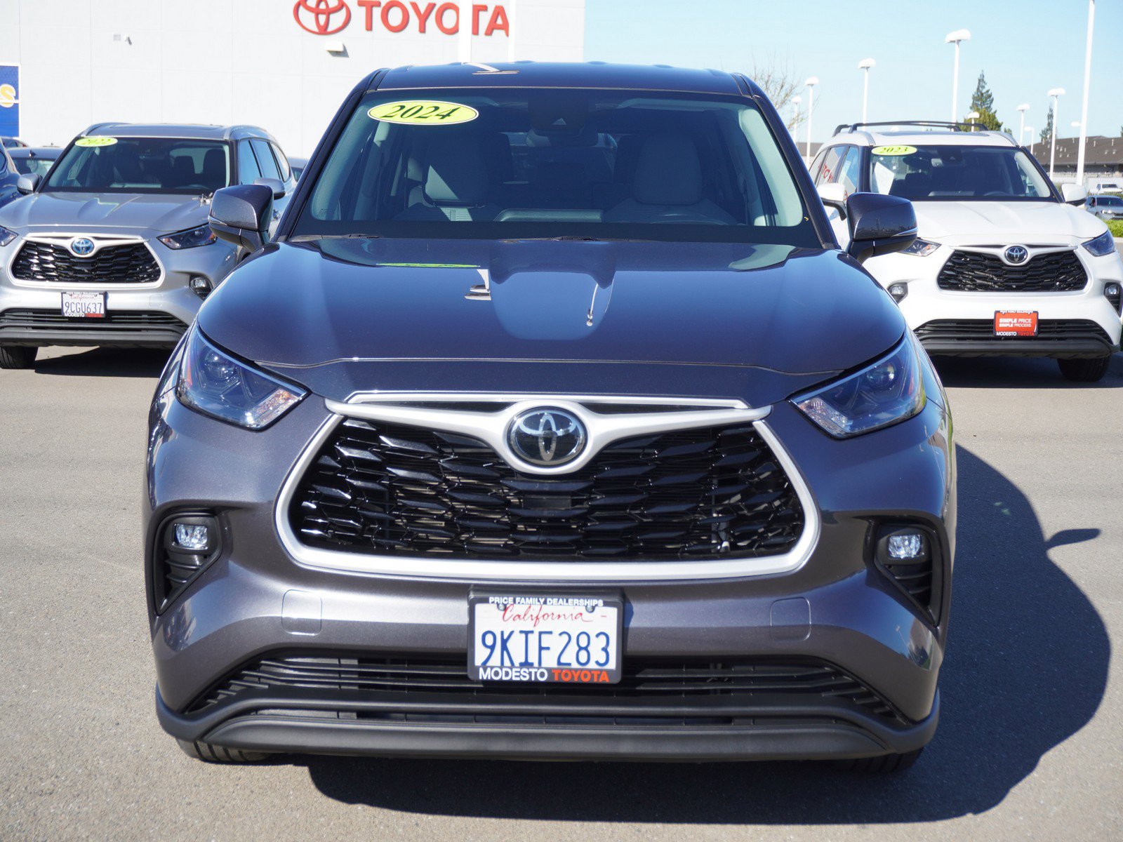 Used 2024 Toyota Highlander LE image 6