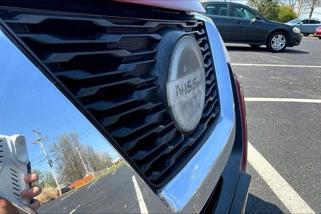 Used 2018 Nissan Rogue SV image 30